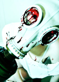 godessofhell:  gas mask. by ~wonderbandalice 