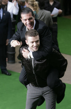 justintimberlakedoingthings:  Justin Timberlake kidnaps Antonio Banderas for a Mayan sacrifice 