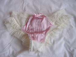 It&rsquo;s ~ Sissy Saturday ~ wouldn&rsquo;t you prissy sissies like to wear these panties? 