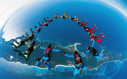 neekaisweird:  Sky-Diving Over The Ocean 2 (by C_Ronaldo7) 