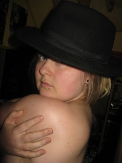 ohlookbirdies:  Girlfriend in a hat. I like that hat, I should