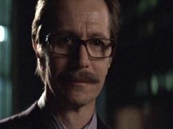 heaveniminheaven:  Commissioner Gordon was married to Poison Ivy? Mindfuck. 