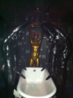 fuckyeahsleazygaysex:  Hottest urinal in existence! happyurinal:  for my piss queens: this was the urinal at quebec city’s only gay bar, le drague. what you can’t see is that in order to gain relief, you have to pee in the statue’s ass, which then