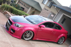 why screw up such a pretty car by making it hot pink.. that body kit is ridiculous.