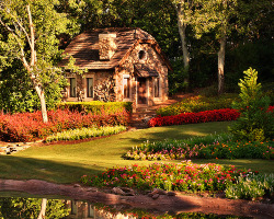 bluepueblo:  Garden Cottage, Great Britain  photo via pixdaus 