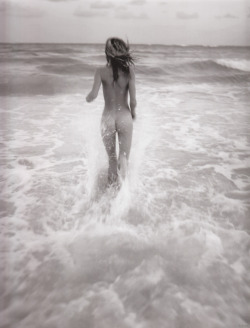 Heidi Klum in water