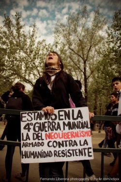 metafisirrata:  “We’re in world war 4, it’s armed neoliberalism against resistant humanity.” Creditos al fotografo. 06 de Octubre, Santiago, Chile. 