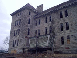 creepylittleworld:  The Bartonville Insane Asylum, also known as the Peoria State Hospital or the Illinois Asylum for the Incurable Insane has been abandoned since 1973.  Even before it was abandoned, stories about hauntings were commonplace. One famous