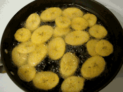 justmeandmylittleself:  eclecticphotomusings:colorofbeauty:dearoldbree:  Only Caribbean’s or Hispanics are hip to this  Blazin   platanos!  Africans are defintely hip to this…