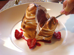 omomnom:  Toasted Marshmallow Chocolate Mousse 