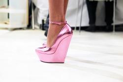 lustomic:  Ooo, my! These wedges are sooo hot! 