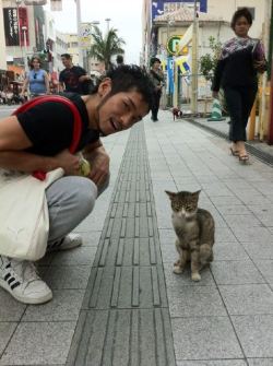 Koh Masaki explains gay-for-pay to a cat.