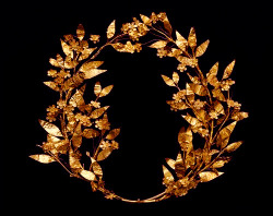  Greek myrtle wreath, c. 330-250 BC.  In ancient Greece, wreaths made from plants like laurel, ivy, and myrtle were awarded to athletes, soldiers, and royalty. Similar wreaths were designed in gold and silver for the same purposes or for religious functio