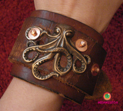 sophoslight:  I want one! Octocuff by melita