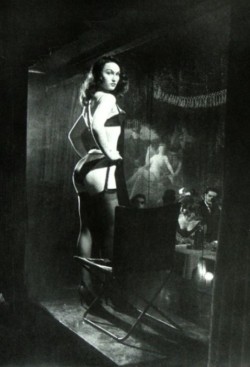 sugarharlot:  theniftyfifties: French Burlesque Performer Lily Niagara at The Crazy Horse Saloon, Paris, 1959. 