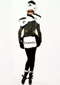 maliciousglamour:  Chanel, Fall/Winter 1994Photographer: Karl LagerfeldModel: Trish Goff  