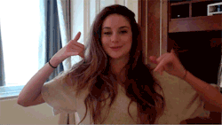 foxsearchlightpictures:  Yesterday, we chilled with Shailene Woodley and made some GIFs. More to come!   Shailene Woodley - Fox Searchlight&rsquo;s interview for &ldquo;The descendants&rdquo;, nov. 2011 [x]