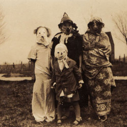 peopleafraidtomerge:  In other news, Halloween used to be scary as shit. 