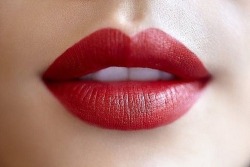  nothing like nice rosy red lips :)