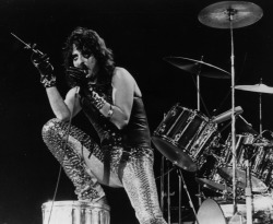 Alice Cooper in action