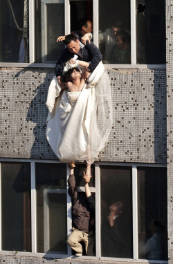 Ouch:  The Bride Surnamed Li Cut Her Wrists And Tried To Commit Suicide After Her
