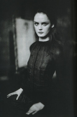 bienenkiste:  “Les Memoirs”. Lisa Cant by Paolo Roversi for Vogue Italia February 2006