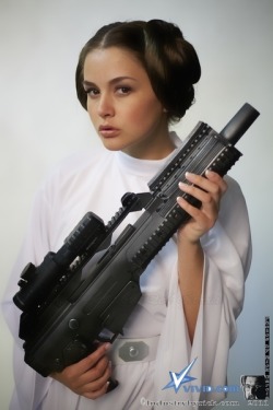 poopbird:  ….Leia probably would have lasted longer at the beginning of the movie….is she had made a better weapon choice. 