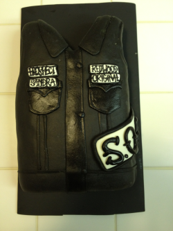emilycouture7:  My moms Sons of Anarchy birthday cake made by http://supbabybaby.tumblr.com/ 