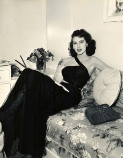 vintagegal:  Ava Gardner in her dressing room on the set of The Bribe (1949)