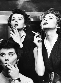 vintagegal:  Smoking models learning proper