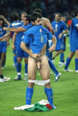biblogdude:  Fuck yeah .. gotta love the ruggers dickslips:  Rugby Player Exposed Actually his name is Genro Gattuso Italian Nation Team Soccer player  