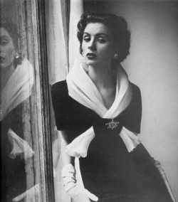 hoodoothatvoodoo:  Suzy Parker for Givenchy 1952 Photo by Henry Clarke 