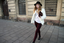 What-Do-I-Wear:  Zara Faux Fur. Zara Sweater. Topshop Pants. Kurt Geiger Clutch. Michael