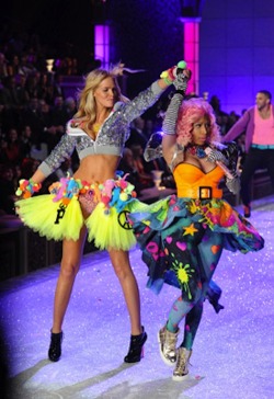 Nicki Minaj en Victoria Secret Fashion Show 2011 &lt;3