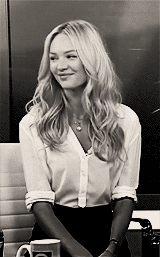 becomingabombshell:  Candice is so adorable. I love her! 