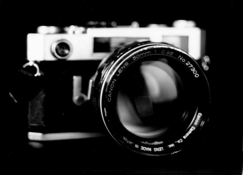yosoyerik:  My Canon 7s   Dream Lens by O9k on Flickr. Canon “dream lens” F0.95 Madness!   *wipes away drool*
