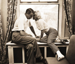 vintagegal:  Joe DiMaggio and wife Marilyn