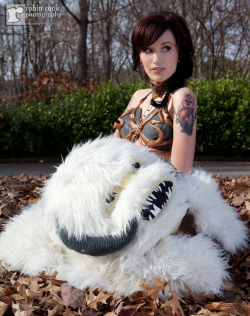 karinnatlee:  Slave Leia cosplay (plus a great shot of my Wicket tattoo) Photographer: Robin Cook 