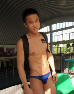 asianpersuasionbaby:  we go beach!  cute boy in tiny trunk =)