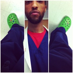#OOTD scrubs Friday @ work&hellip;grinch crocs for the office Xmas party [which was über weak😒] (Taken with instagram)