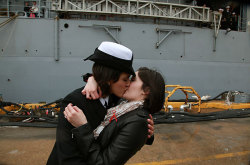 Yayponies:  It’s A Time-Honored Tradition At Navy Homecomings – One Lucky Sailor