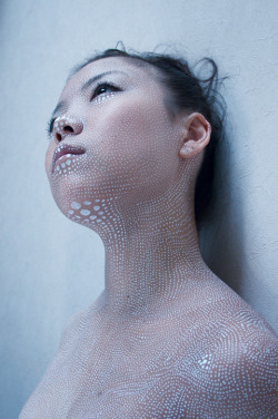 Helenofdestroy:  Thousands Of Hand-Painted Dots Drawn On People By Japanese Designer
