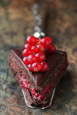 unexpectedintrusionsofbeauty:  Vegan Tart with Chocolate and Berries Click through for recipe 
