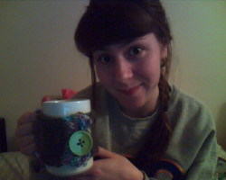 Look! It&rsquo;s Em-brenn&rsquo;s Christmas present to me: MY VERY OWN TEA-CUP COZY Hearts. And smiles.