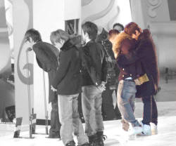 ibreathegd:  In 2007, when GD found out LIES won Song of the Year Award (biggest award of the night), he held onto Taeyang while crying on his back.   photo not mine. 
