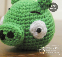 luluscrafts:  Free Angry Birds’ Green Pig Pattern by Nikki Chavengsub - Ravelry   Oh CK, do ya want one? :3