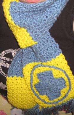 geekygears:  Now that it’s been delivered I can post it for all to see :3 This is the BLU Medic scarf I made for my friend, unfortunately this was the only pic I got of it before I had to box and ship it. There’s tassles on the ends and it’s super