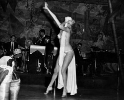 archivalamusements:  Libby Jones working the crowd at the &lsquo;Zamboanga Club&rsquo; in 1956. 