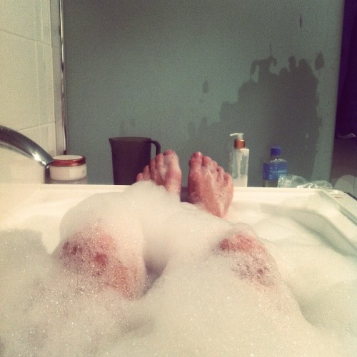 showmeyourfeet:  dthbds:  I haven’t posted anything good lately, have this photo of me in a bubble bath as compensation.  ♥♥♥ 