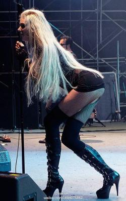 Taylor Momsen. ♥  She&rsquo;s so hot. ♥